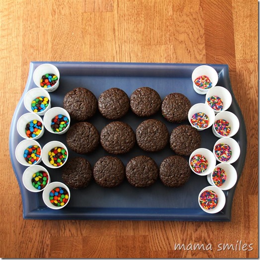 fun birthday party activity for kids: decorate cupcakes!